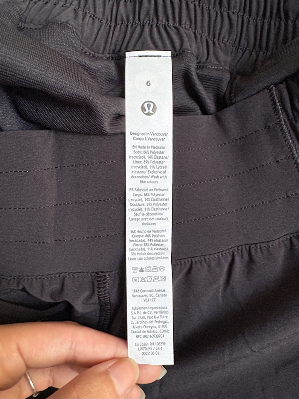 Lululemon Hotty Hot 4in Black Shorts Women’s Size 6 - Picture 5 of 5